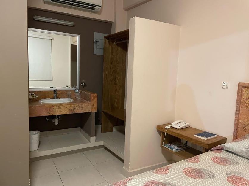 Hotel Santo Domingo Express วิลลาเฮอโมซา ภายนอก รูปภาพ
